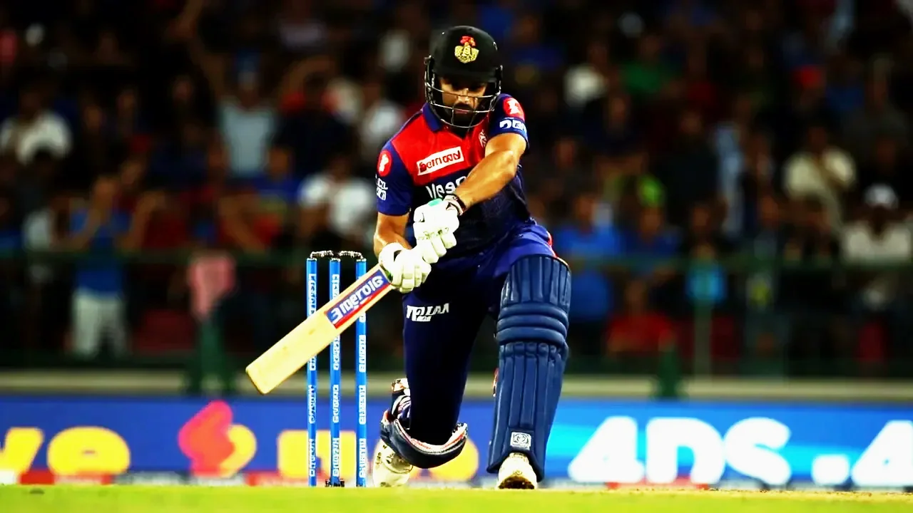 A batsman playing a controlled pull shot during a T20 chase, in the same style as the Sameer Rizvi 90 off 51 innings at the Arun Jaitley Stadium in IPL 2026